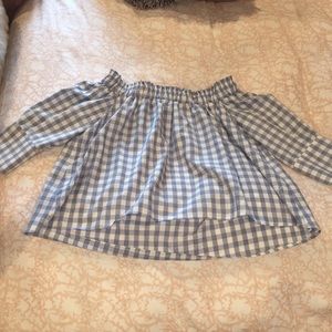 super cute gingham top!